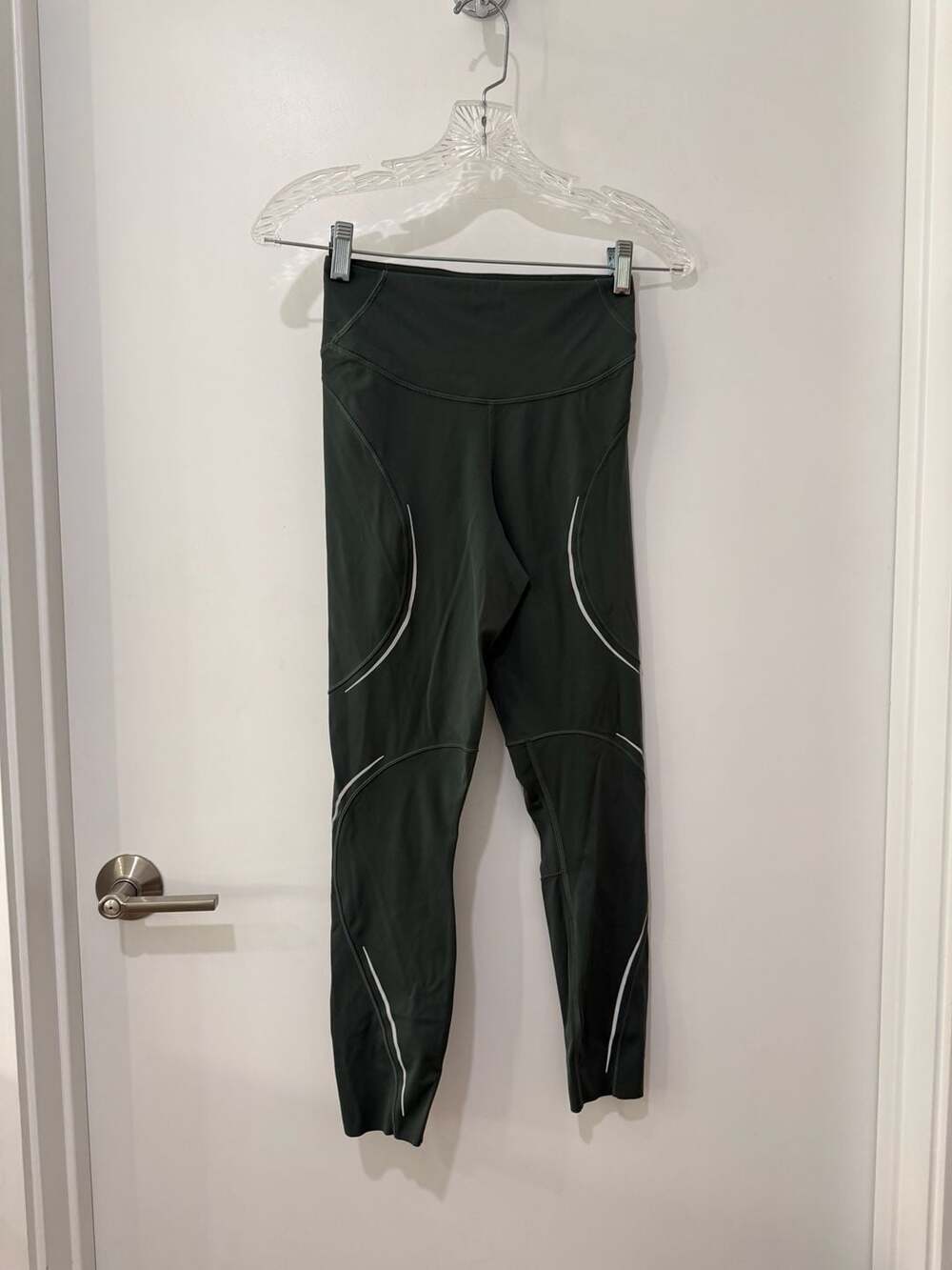 Lululemon Base Pace High-Rise Reflective Tight 25"
 Sz 4 - Picture 4 of 10